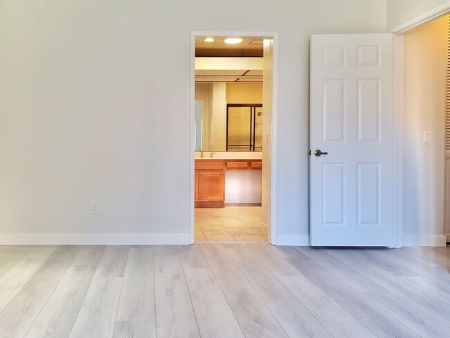 Building Photo - 25685 Fishermans Dr