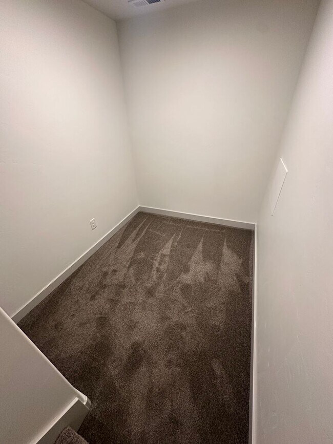 Building Photo - GORGEOUS Bountiful Home!!!