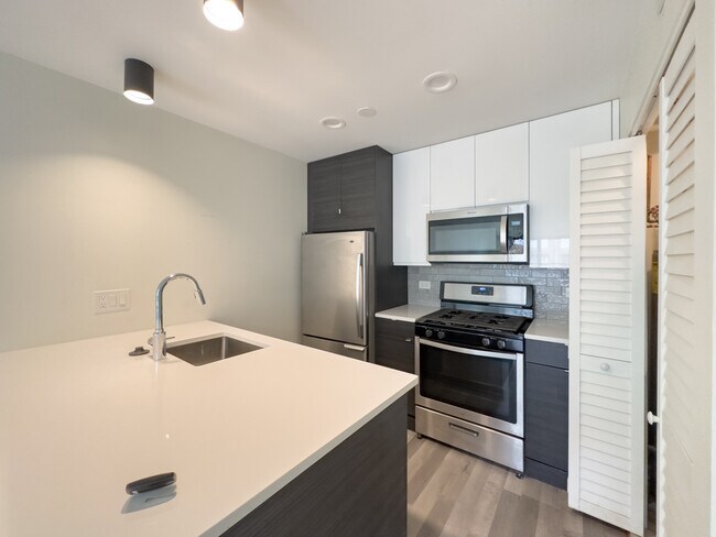 Building Photo - 949 W Grace St