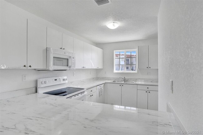 Building Photo - 58 SW 3rd Ct