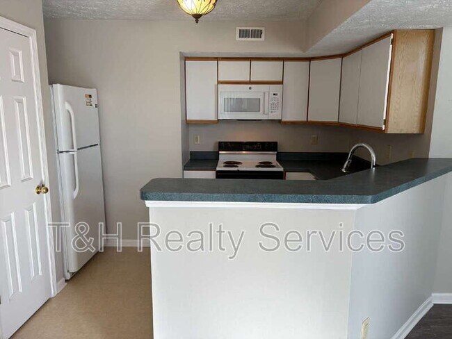 Building Photo - 1566 Brookfield Cir