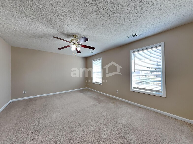 Building Photo - 76 Oak Springs Ln