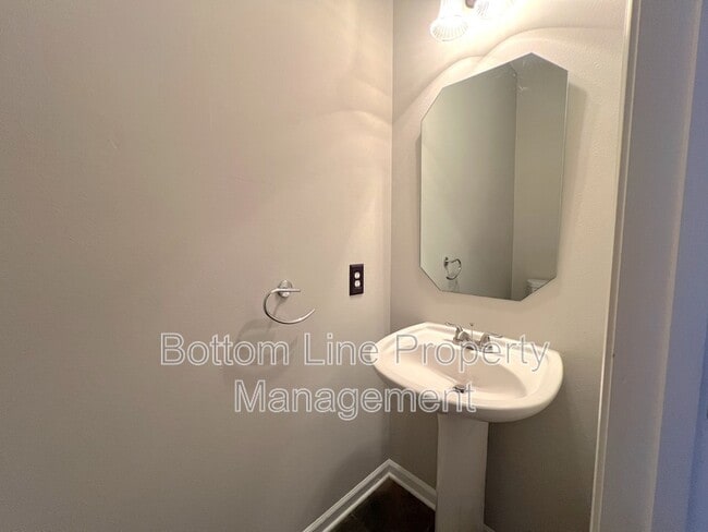 Building Photo - 10814 Princeton Village Dr