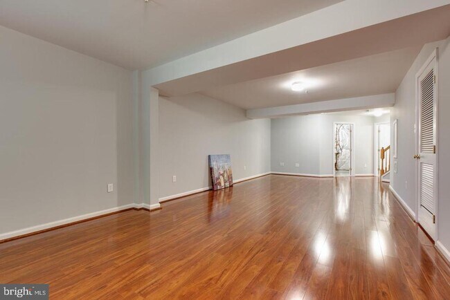 Building Photo - 8832 Papillon Dr