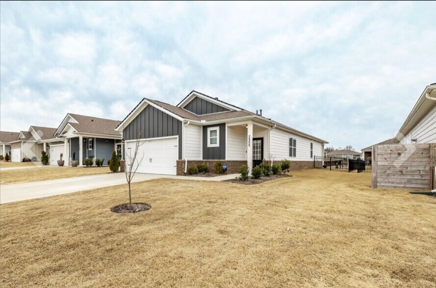 Building Photo - 7355 Lang Ave