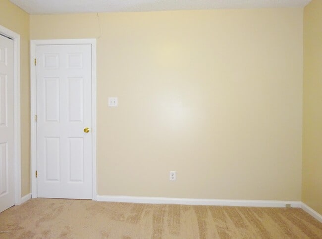 Building Photo - 1076 W Pueblo Dr