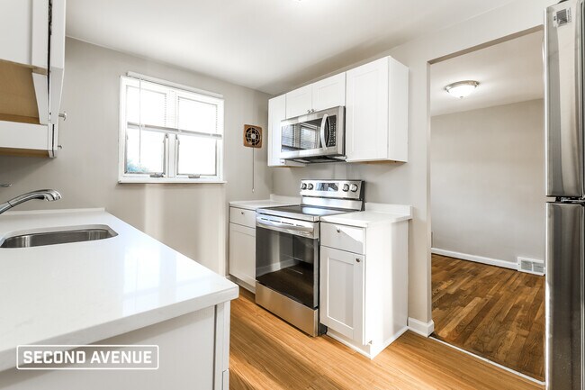 Building Photo - 136 College Park Dr