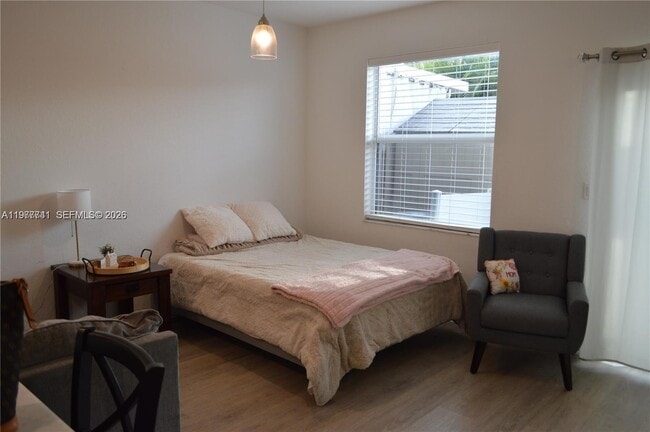 Building Photo - 1522 SE 26th Ter