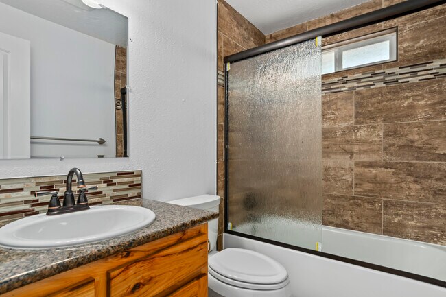 Building Photo - 1107 Beechwood Dr