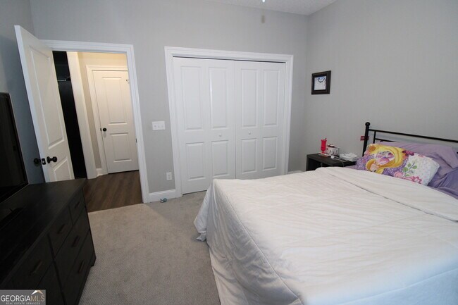 Building Photo - 28 Redington Dr