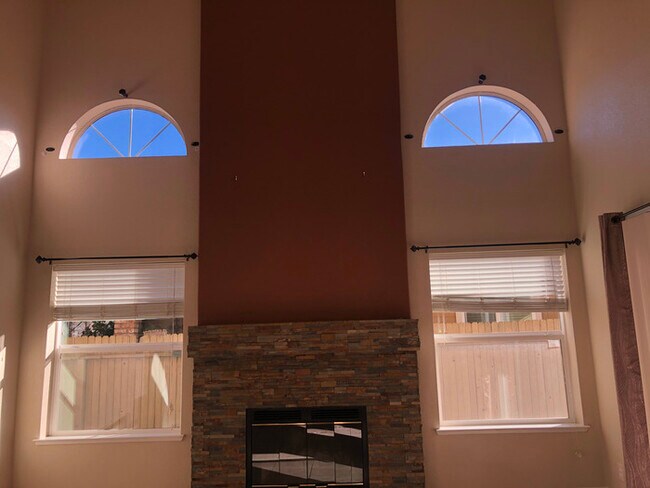 Building Photo - Cozy & Well-Maintained Home in a Peaceful ...