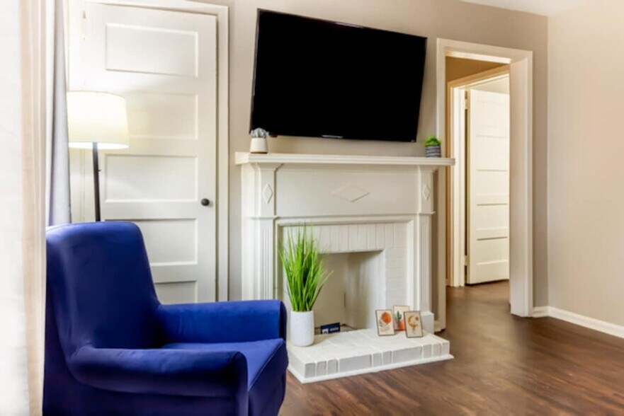 Building Photo - 3912 Crestview Dr