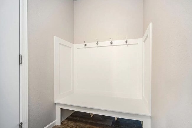 Building Photo - Newer Home in Howell for Lease