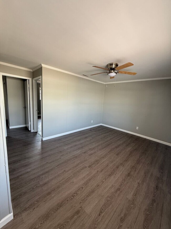 Building Photo - 5324 Pinetree Ave