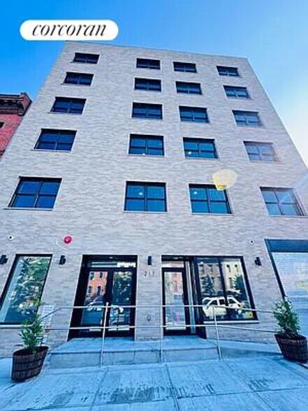 Building Photo - 217 9th St