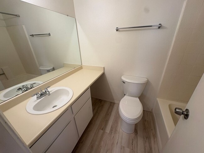 Building Photo - Cozy 1 Bedroom