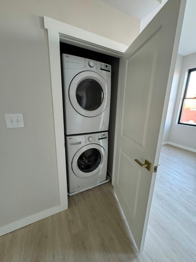 Building Photo - 2416 N Charles St