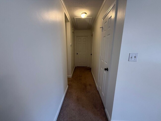 Building Photo - 1110 Chandler Dr