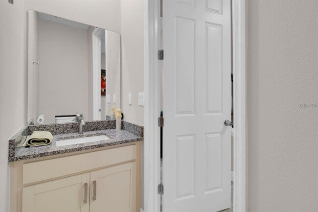 Building Photo - 2487 Empress Dr