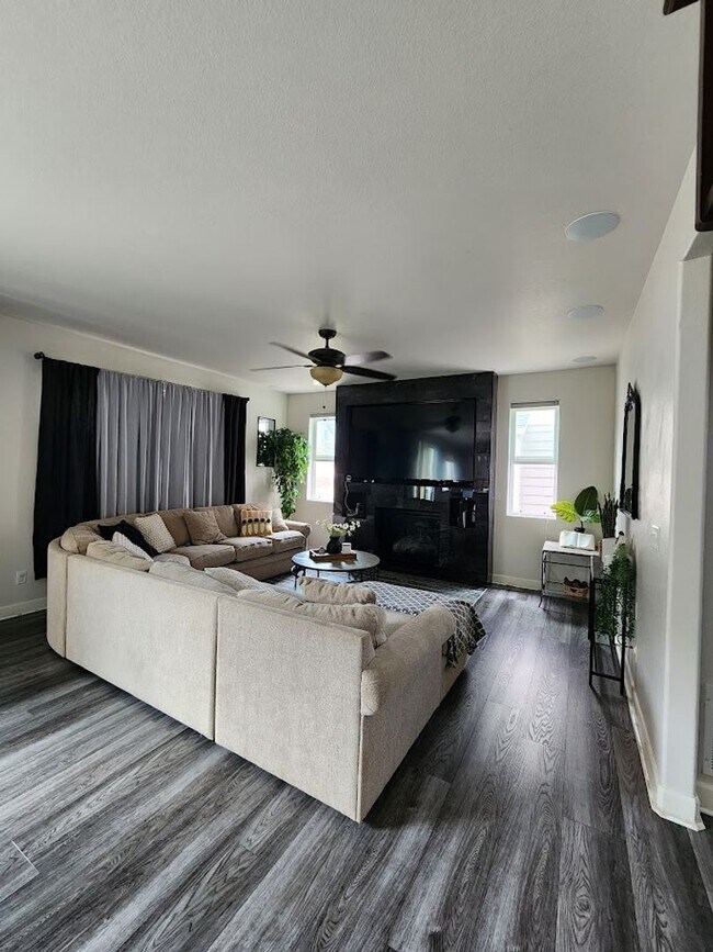 Building Photo - Long Realty & Property Management - 5 bedroom Stunning Home with Full Finished Basement