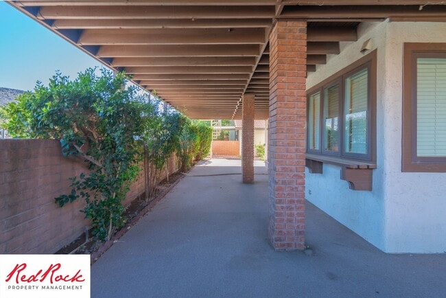 Building Photo - Spacious 5 Bedroom Home in A Quiet Communi...
