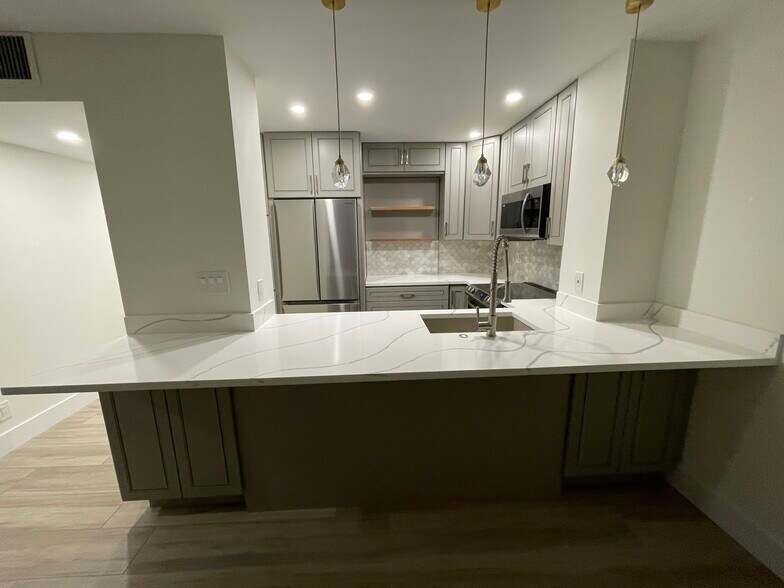 Kitchen - 1831 NE 38th St