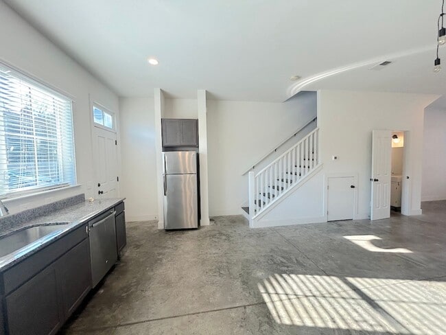 Building Photo - 2 BEDROOM | 2.5 BATH | BALCONY