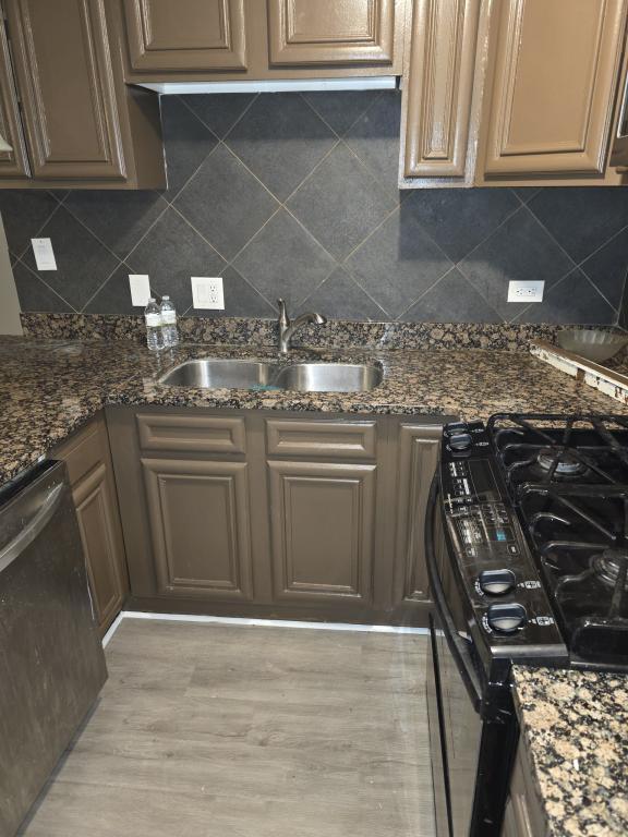 Building Photo - 6832 S Clyde Ave