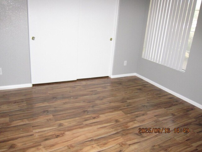 Building Photo - Beautiful 4 Bedroom Single Story House w/ ...
