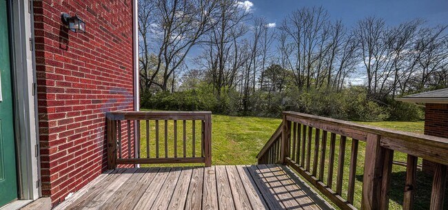 Building Photo - 815 Golf View Pl