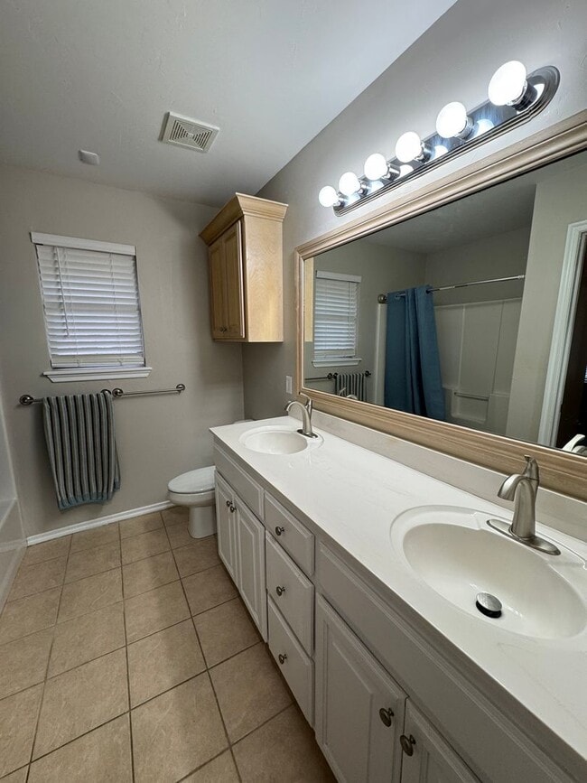 Building Photo - Charming 3 bedroom home with storm shelter in Norman! No carpet and a large pantry!