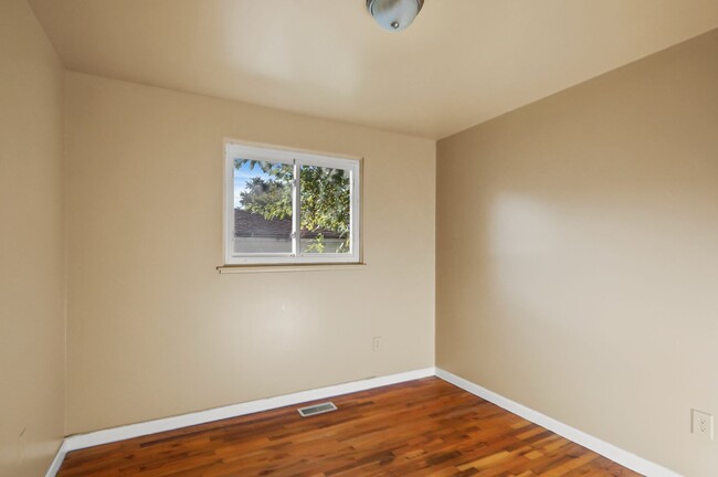 Building Photo - BEAUTIFUL 3 BED 1.5 BATH HOME  IN OAK PARK MI