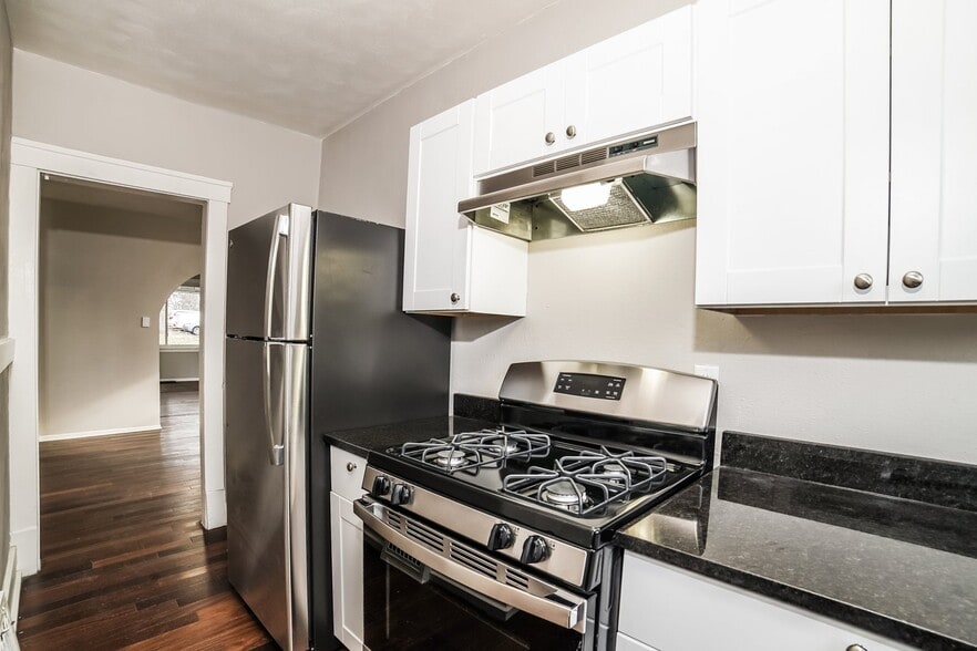 Building Photo - 1214 E Corrington Ave