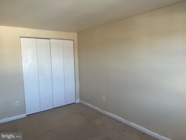 Building Photo - 16 N Pendleton Ct