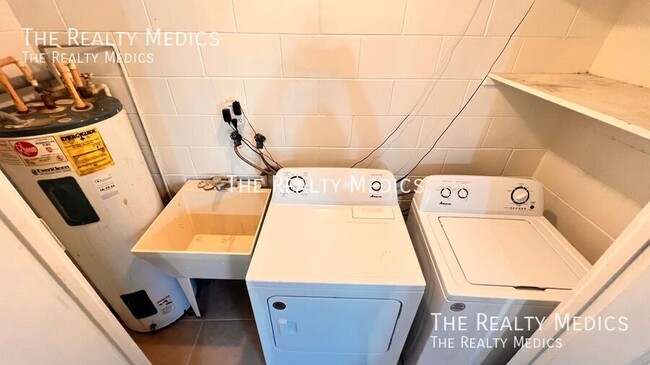 Building Photo - 854 Klondike Ave