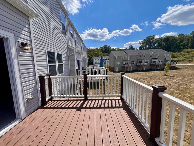 Building Photo - 2105 Canterbury Dr