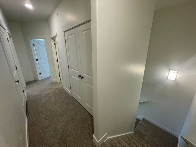 Building Photo - 597 Nichole Ln