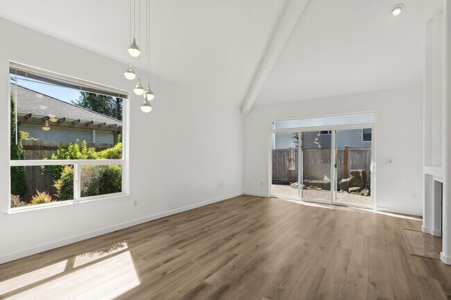 Building Photo - Mill Creek and Bothell just minutes away!