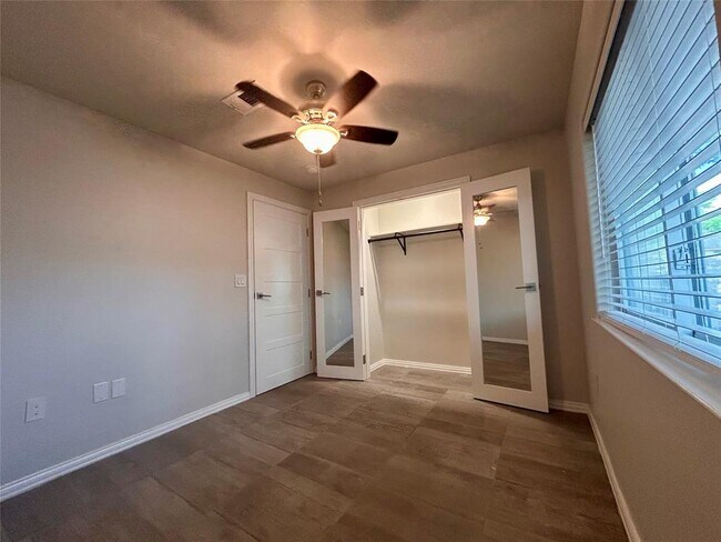 Building Photo - 8924 Trone Cir