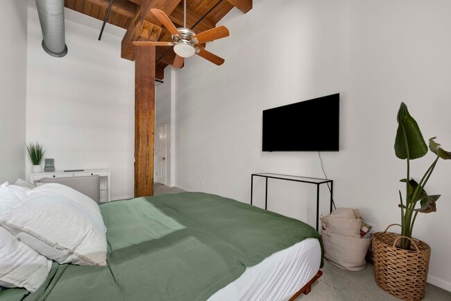 Building Photo - 525 W Superior St