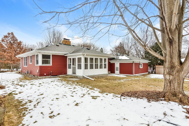 Building Photo - 2420 Sumter Ave S