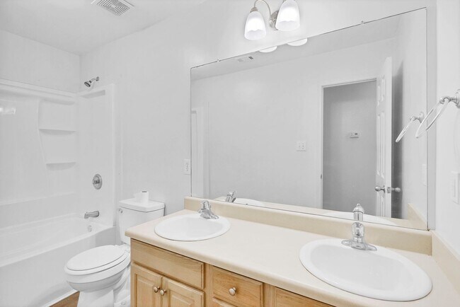 Building Photo - 4/2 in Stratford Glen Subdivision