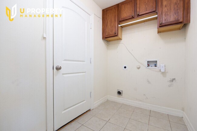 Building Photo - Well-maintained, 3 beds/ 2 baths a-story H...