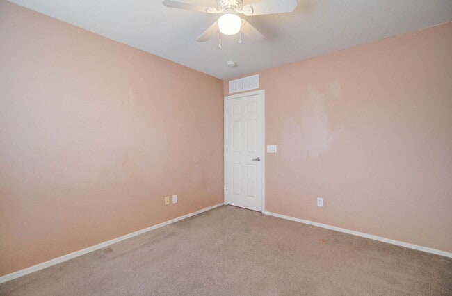 Building Photo - 5659 S 239th Dr