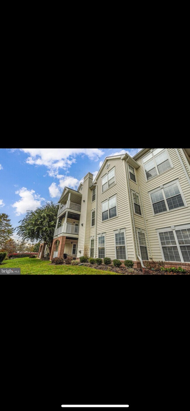 Building Photo - 43114 Watercrest Square