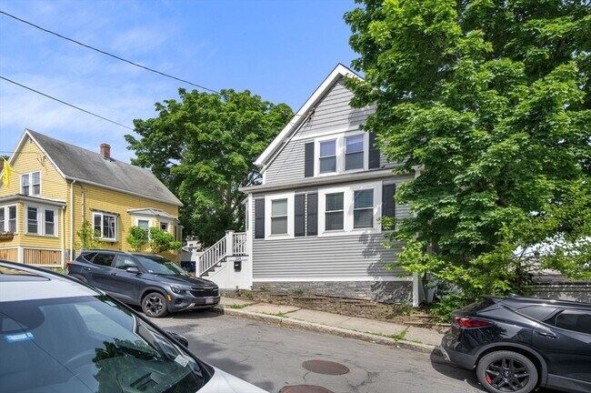 Building Photo - 114 Moreland St