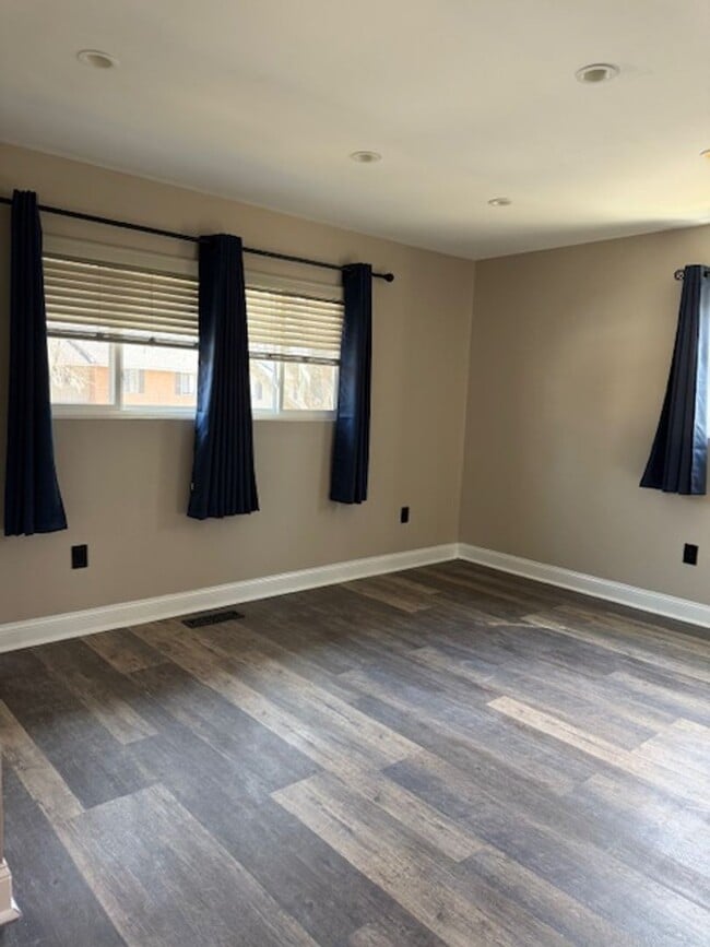 Building Photo - Chapel Creek