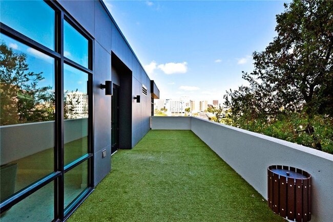 Building Photo - 800 Embassy Dr