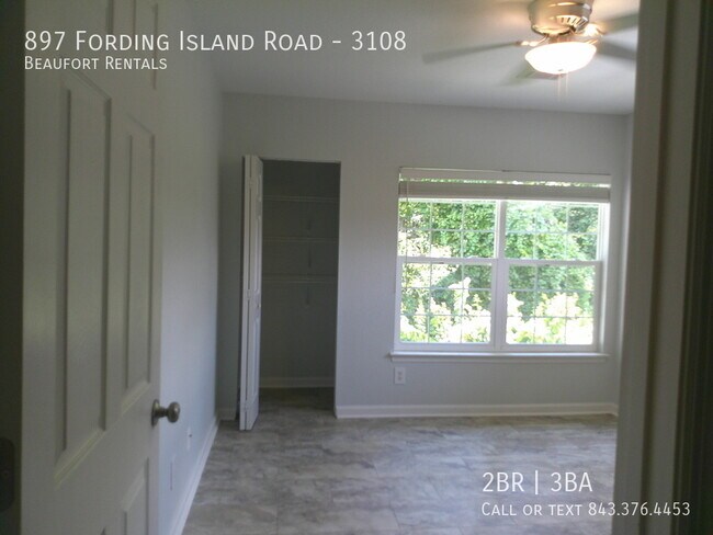 Building Photo - 897 Fording Island Rd