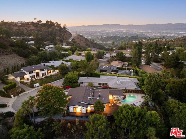 Building Photo - 2652 Byron Pl